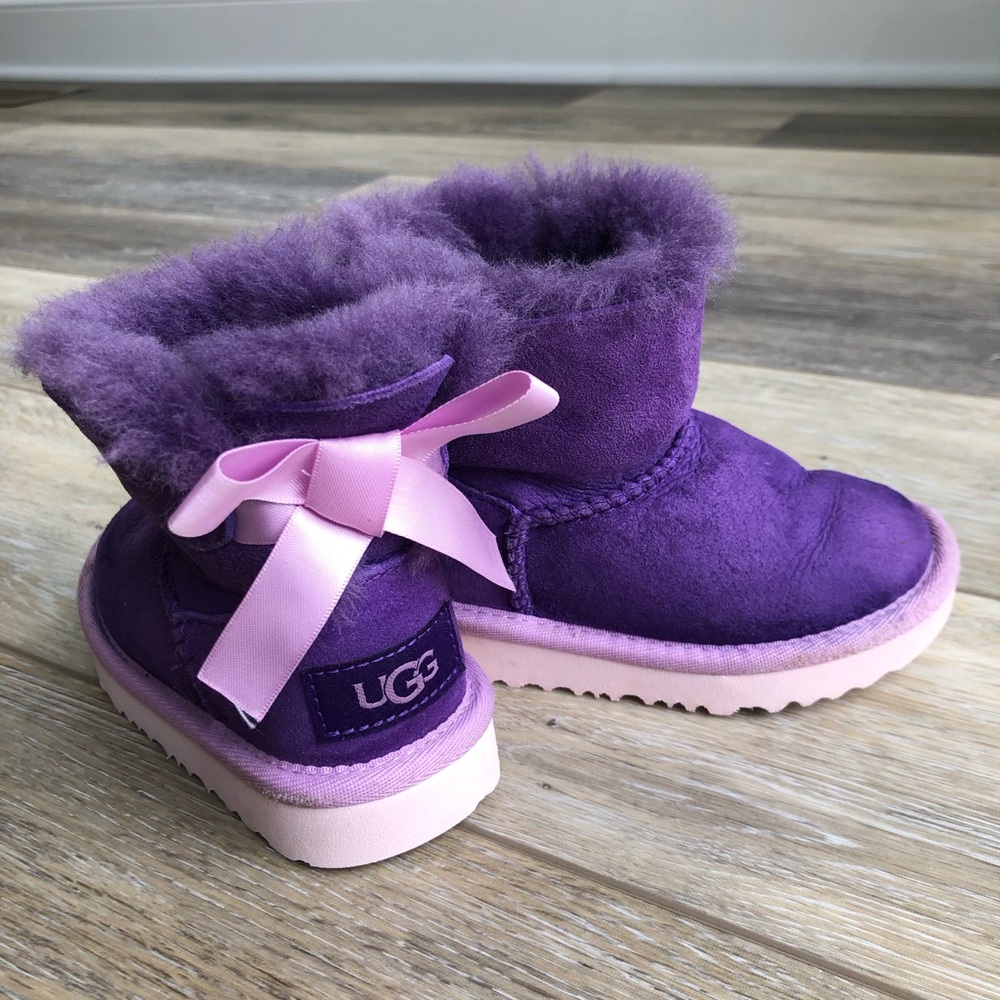 Girls kid UGG boots. Purple Size 6 (child size). EUC